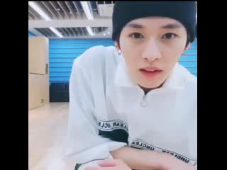 Минхо учит стэй хореографии