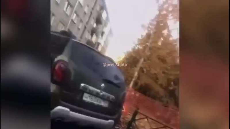 Таксист высадил маму с ребёнком