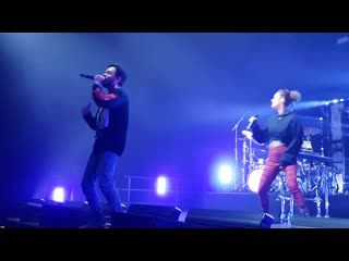 Mike shinoda & jennifer weist a place for my head (front row berlin )