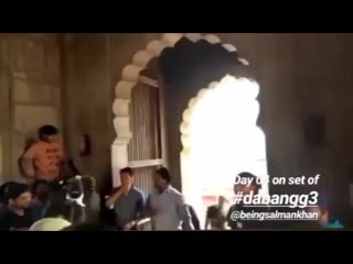 Chulbul pandey and rajjosalmankhan and sonakshisinha maheshwar; april 4, 2019! mp4