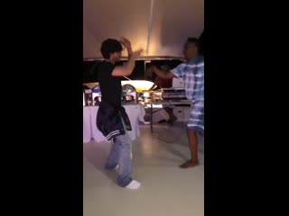 King khan and dj bravo dancing to the lungi dance,