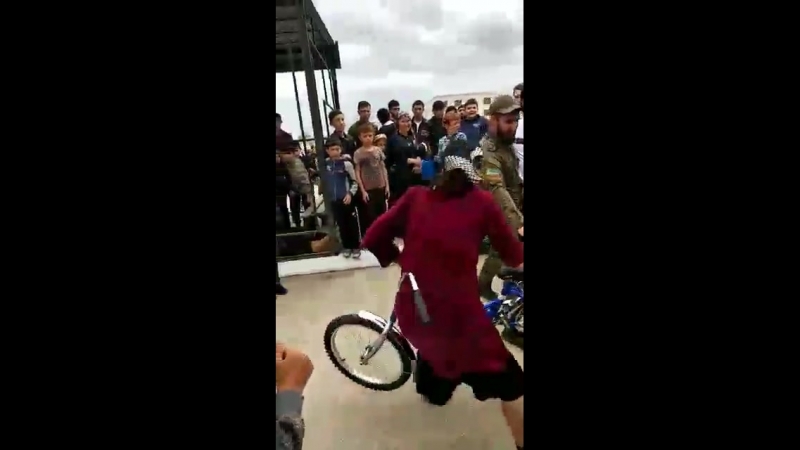 Еще одно видео с раздачи велосипедов в чечне