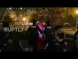 Usa clashes as police disperse trump supporters and counter protesters in dc 15 ноя 2020