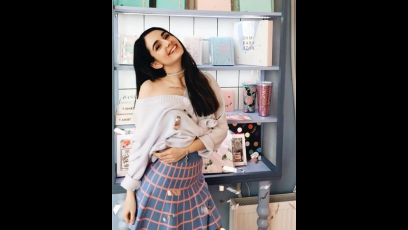 Анна тринчер [ ната ] показала нам свою радость что сегодня премьера #школы 1+1