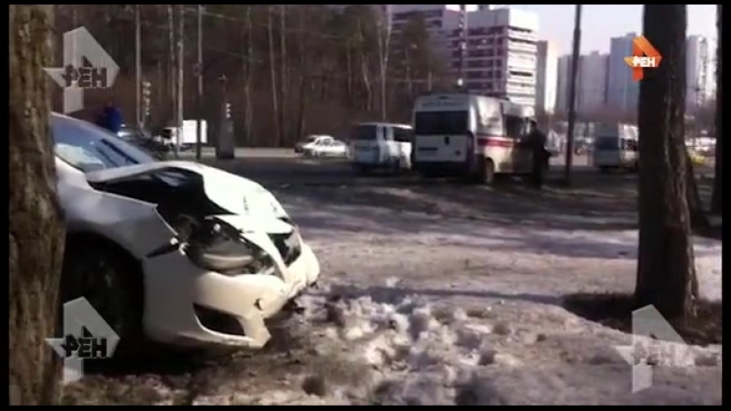 На рублевском шоссе в москве столкнулись скорая и легковушка (видео)