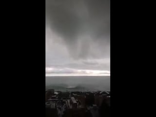 Водяной смерч у города волтри, италия (17 марта 2018)
