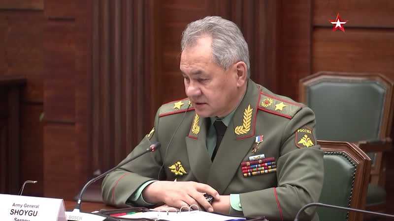 Шойгу призвал запад снизить напряженность на украине, прекратив постаи оружия в эту страну