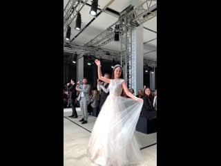 Илана юрьева на показе to be bride на mbfw