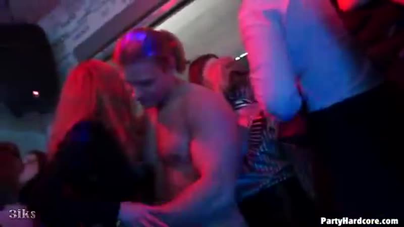 Порно в ночном клубе