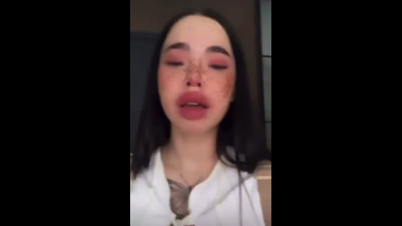 Эвелина лунаком и ее неудачные брови