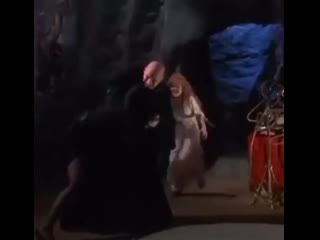 Elvira, mistress of the dark strangled