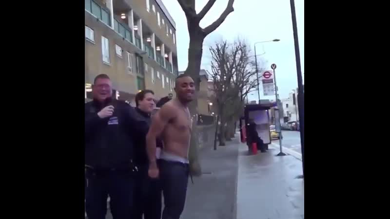 Когда пытаешься поссать со стояком 😂