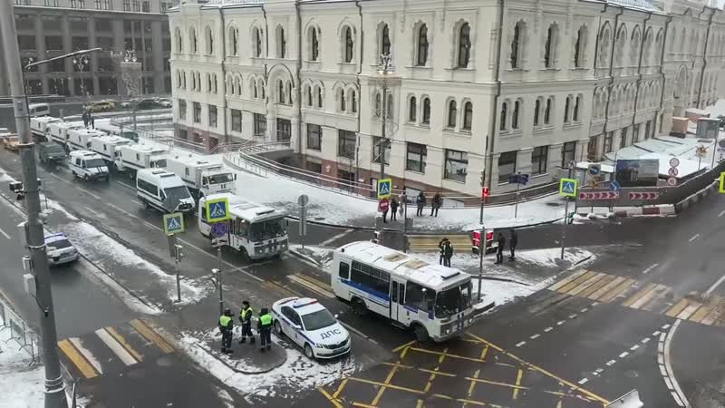 Автозаки уезжают с лубянки