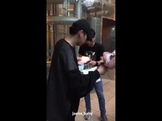 180522 여도 힘찬 @bap himchan 수고 많았어 hc took everyone’s letter and said sorry that he couldn’t take packages ️