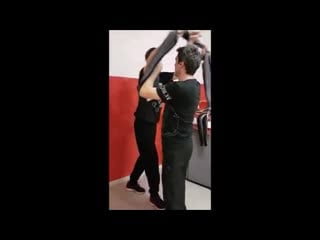 Flexible weapon self defence scarf vs knife kali arnis escrima fundamental youtube (360p)