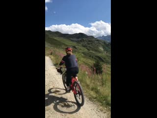 Shania twain & frédéric thiébaud bike riding in switzerland