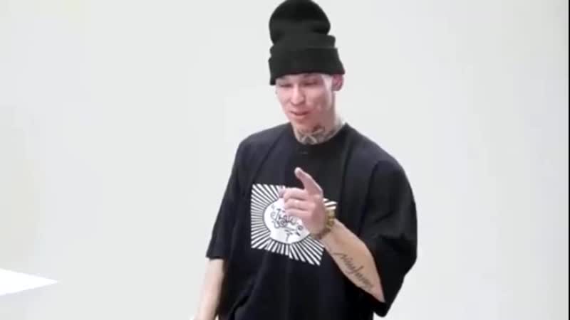 Зашквар niletto целует негра в ноги!