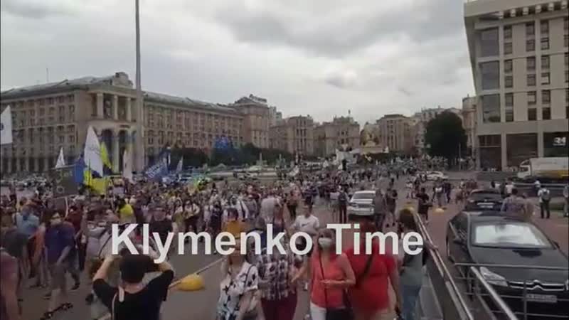 Сторонники и массоа порошенко идут к офису президента