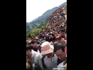 It is estimated that 37,000 tourists visited badaling great wall on oct 1, a 39 6 year on