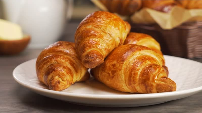 🥐 хрустящие и воздушные круассаны из готового слоеного теста за 30 минут рецепт от всегда усно! (720p)