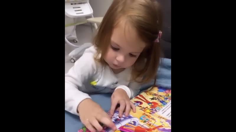 Василисочка собирает пазлы )