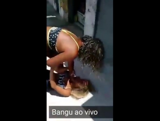 Faveladas brigando por macho em santa cruz