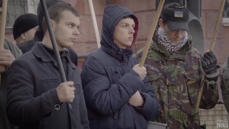 8 й окремий батальйон української добровольчої армії "аратта" нагороджує молодих маріупольців за відвагу і наполегливість у вишк