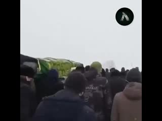 В чечне прошли похороны юноши, который молодые учителя акула