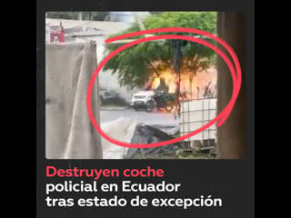 Hacen explotar una patrulla de la policía en ecuador