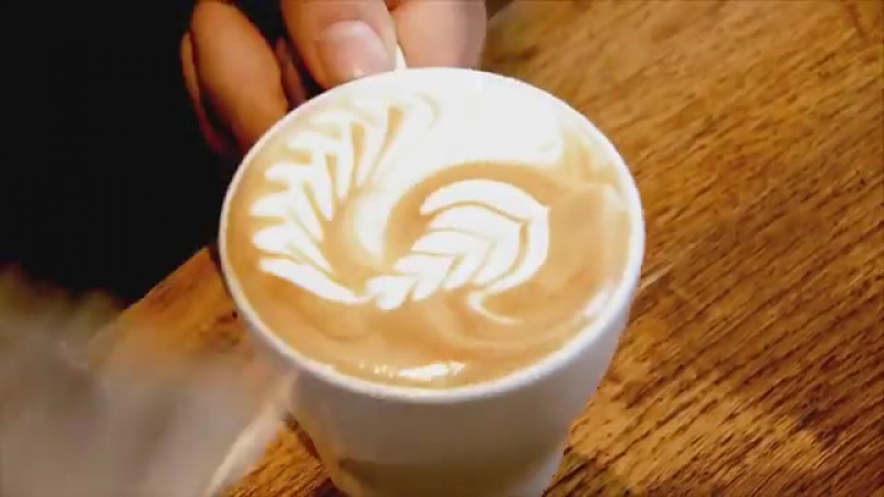 Latte porn video – Barista dritan alsela latte art