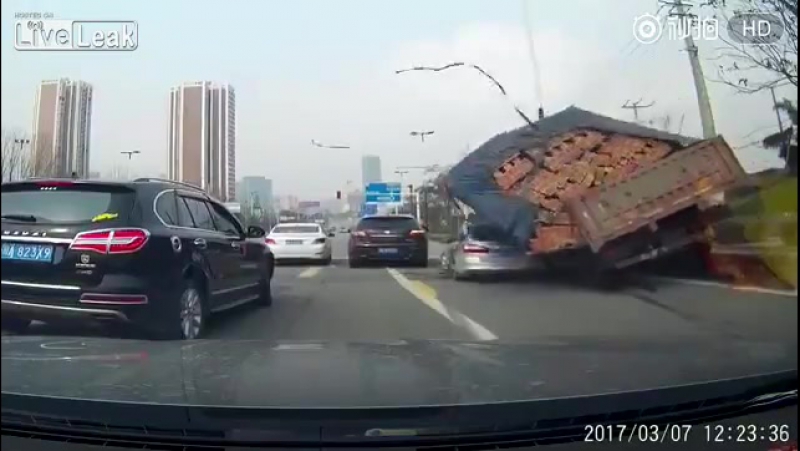 Глупый обгон или быстрая разгрузка