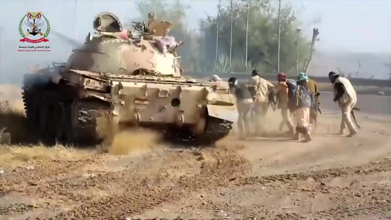 شاهد جانب من المعارك التي يخوضها أبطال الجيش الوطني اليوم ضد مليشيات الحوثي في دمت