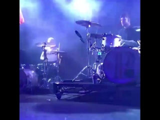 Lynn gunn and justin nace pvris drumming half live in la, ca 12/04/2018