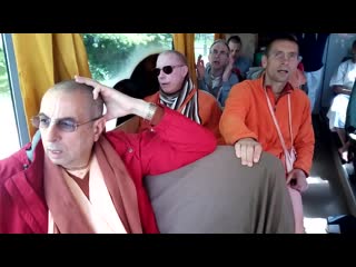 H h niranjana swami and h h bhakti chaitanya swami on padayatra 2014