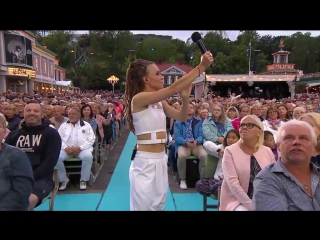 Lotta engberg, mariette and the audience–jag vill ha min egen måne (lotta på liseberg )