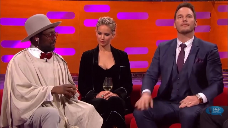 Крис пратт показывает фокус! удивление дженнифера бесподобно!