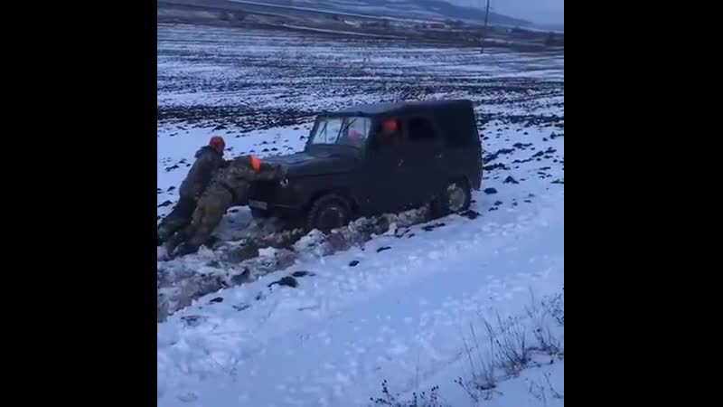 Любишь кататься, люби и сaнoчки возить