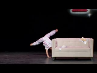 Маккензи зиглер – «i just wanna sit on the couch and eat chips» («я просто хочу сидеть на диване и есть чипсы»)