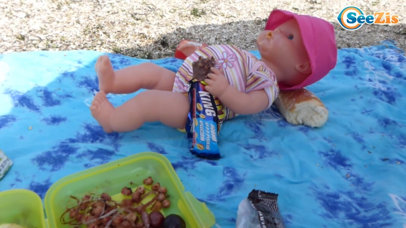 Ника и кукла беби борн