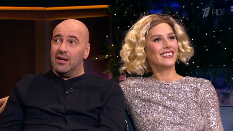 Вопрос от максима галкина секс втроём вечерний ургант