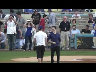 Tyler hoechlin dylan obrien of teen wolf throw out dodger stadium first pit