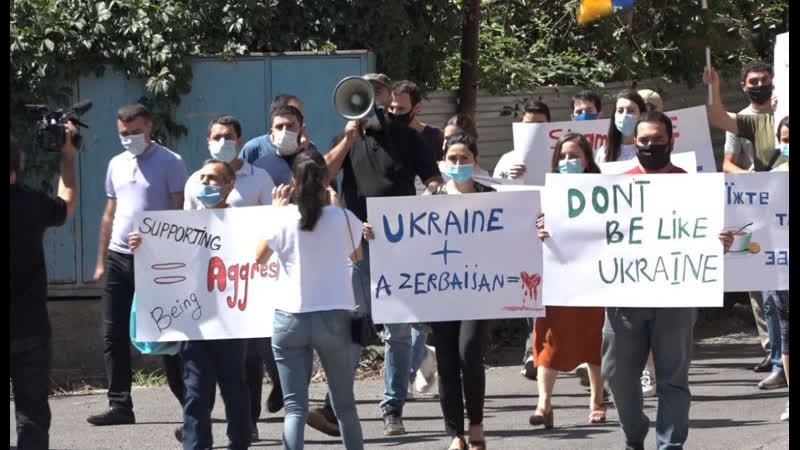 Հհ ում ուկրաինայի դեսպանատան դիմաց բողոքի ակցիա են իրականացրել հյդ երիտասարդները