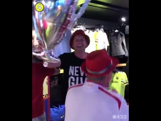 Nothing to see here, just some liverpool fans in a barcelona fan store @alanrowanlfc67