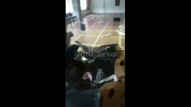 Вписка у современных молодые пьянка проходит похлеще чем у ветеранов запоя, синяя армия сокрушила кинотеатр буревестник