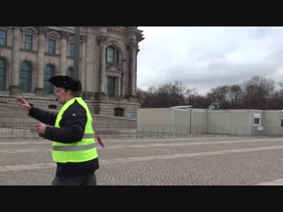 Gilet jaune gelbwesten sammeln sich vor dem regierungssitz reichstag in berlin jeden samstag 14 uhr!