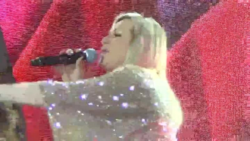 Наталия гулькина в "партийной зоне" (вегас, 10/01/2016 любительское видео)