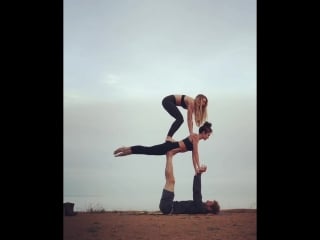 Acro yoga nikki