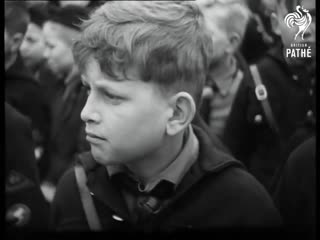 Young nazis fight in street (1938)