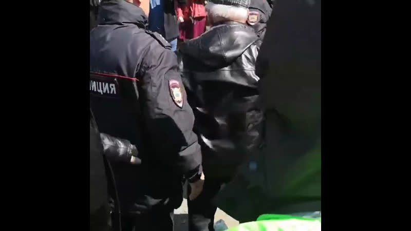 В петропавловске камчатском на первомайской демонстрации людей задержали за желтый жилет