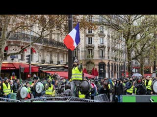 Live aus paris gelbwesten protest zum vierten jahrestag der bewegung